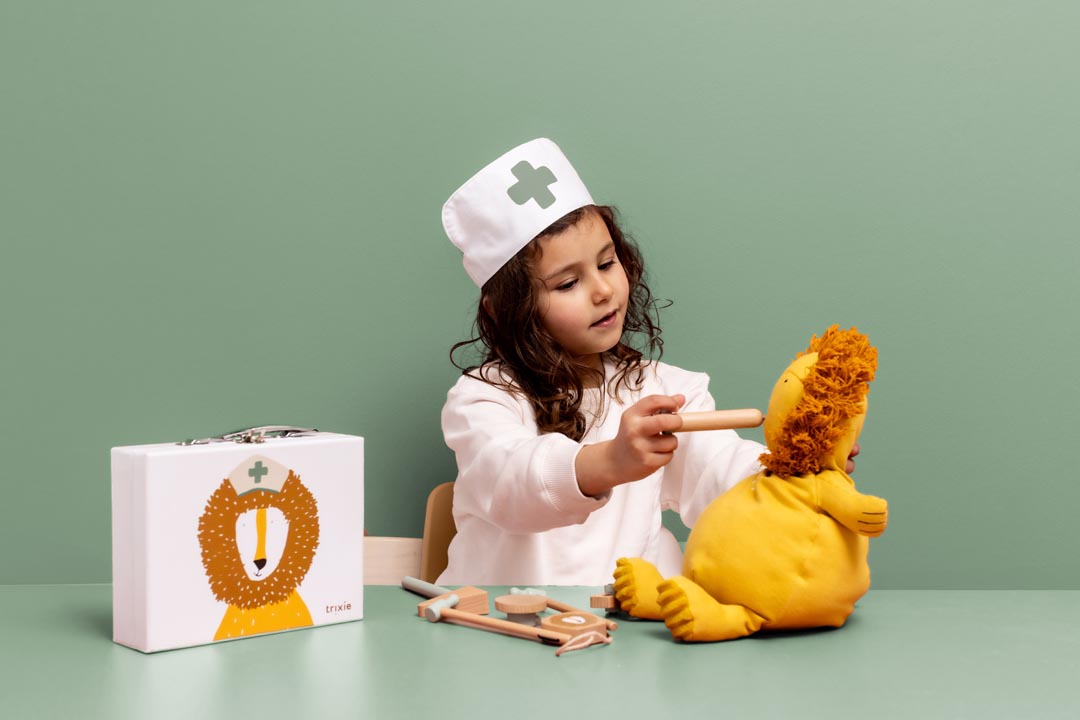Bộ đồ chơi bác sĩ Trixie bằng gỗ, đồ chơi tương tác cho bé phát triển kỹ năng