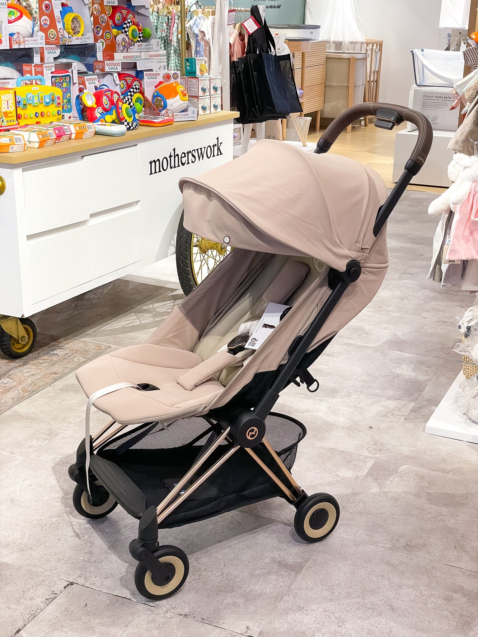 Xe đẩy gấp gọn Cybex Platinum Coya cho bé từ sơ sinh, gấp gọn 1 tay màu Coya Beige/ Heritage Bleck