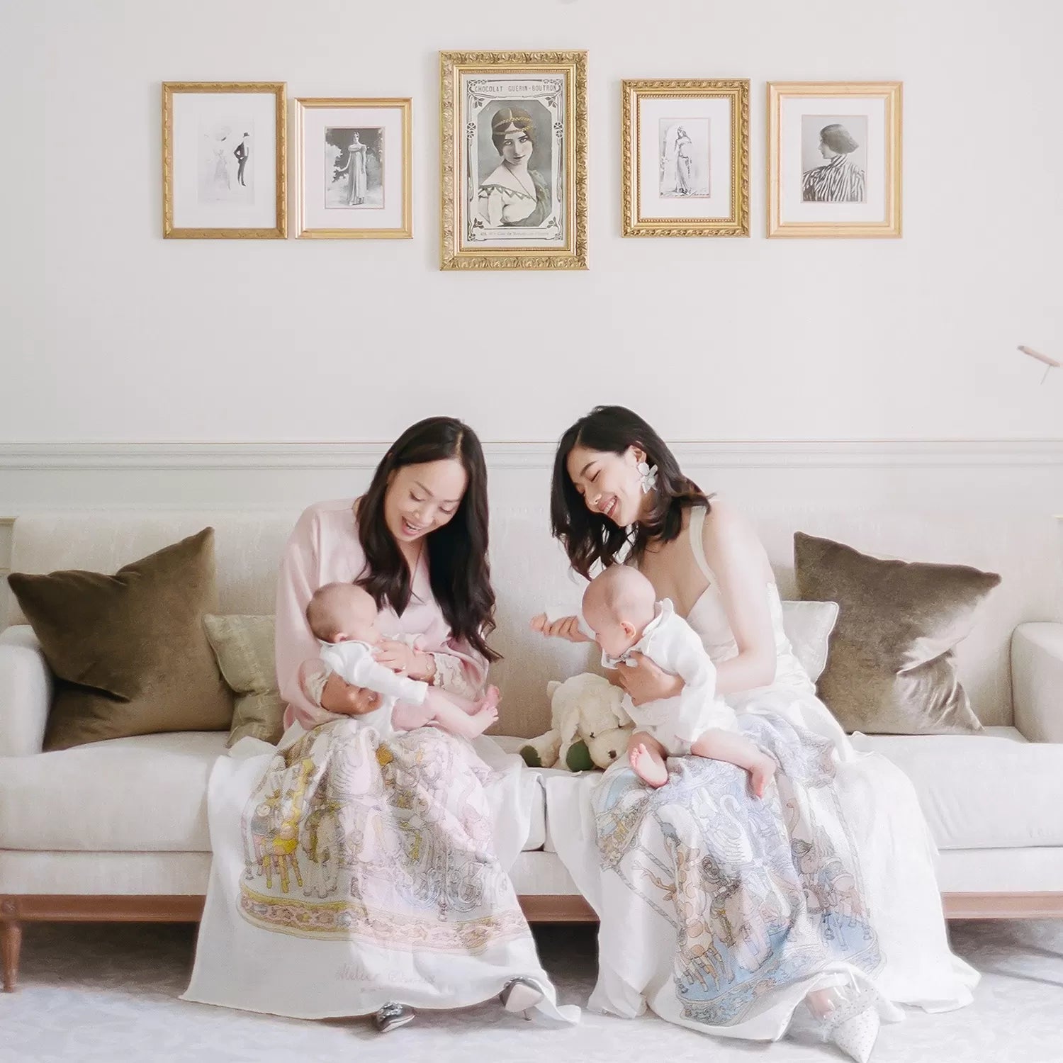 Khăn Atelier Choux Carré Carousel Hồng