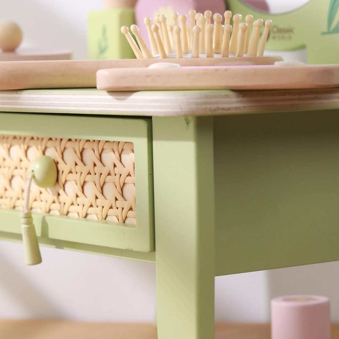 Đồ Chơi Bàn Trang Điểm Cổ Điển Bằng Gỗ Cho Bé Classic World - Vintage Dresser