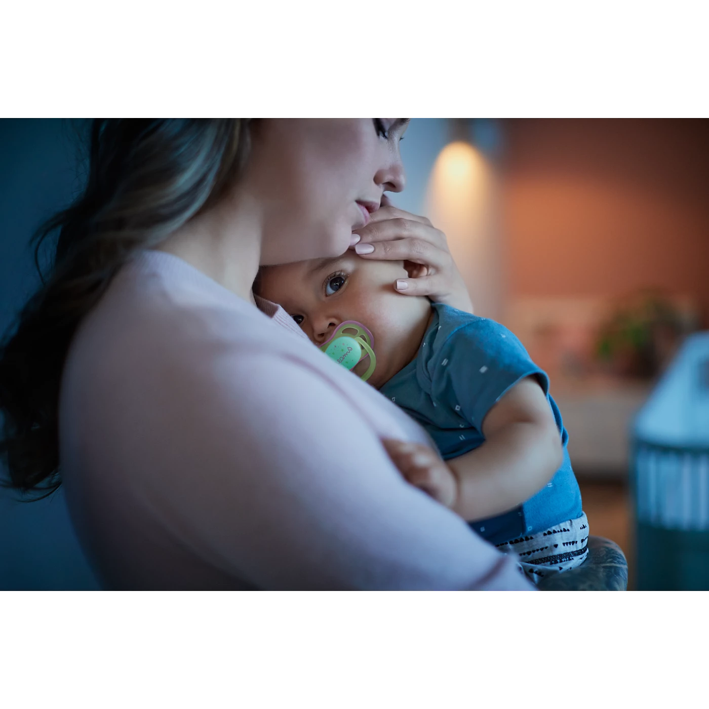Ty ngậm thông khí dạ quang Philips Avent ultra air 0-6 tháng