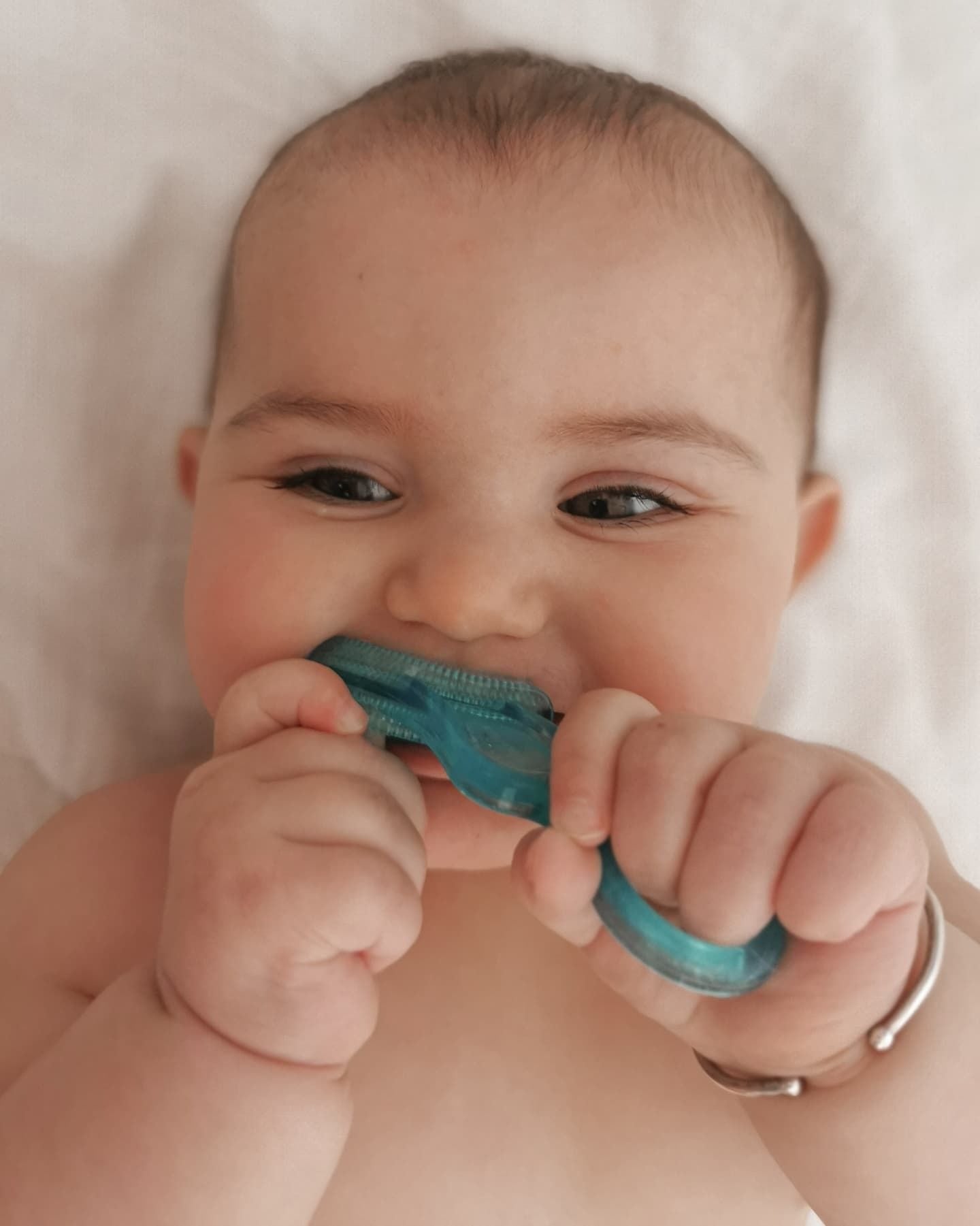 Brush-Baby Bàn Chải Tập Đánh Răng Và Mát Xa Nướu Silicone Mềm Mại Cho Bé (10–36 Tháng)