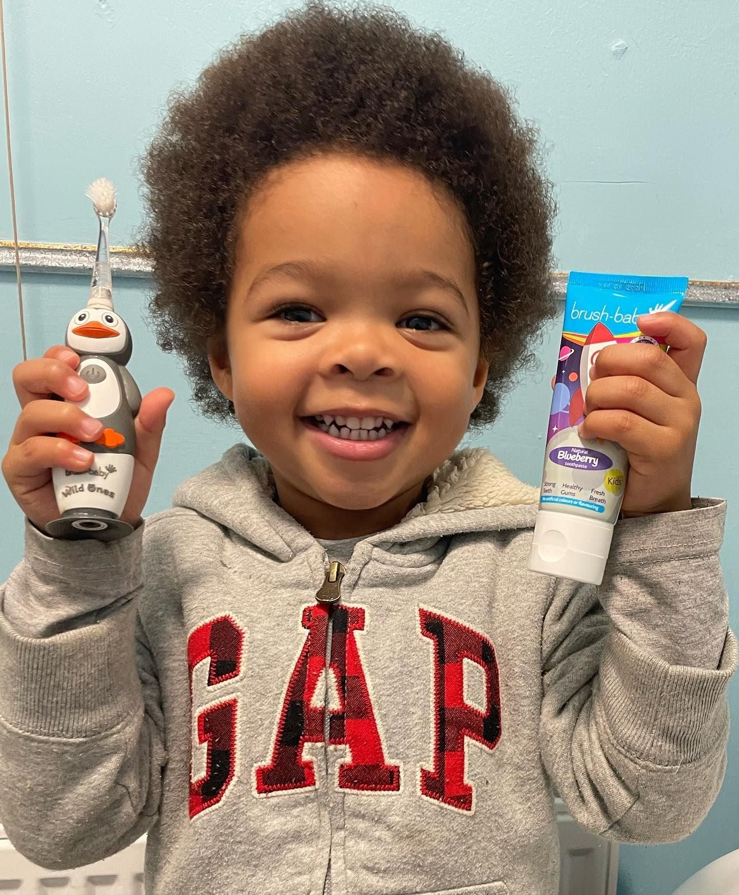 Brush-Baby Bàn Chải Điện Sóng Âm WildOnes Kèm Sạc 2 Chế Độ Làm Sạch Răng An Toàn Và Hiệu Quả Cho Bé (0–10 Tuổi)