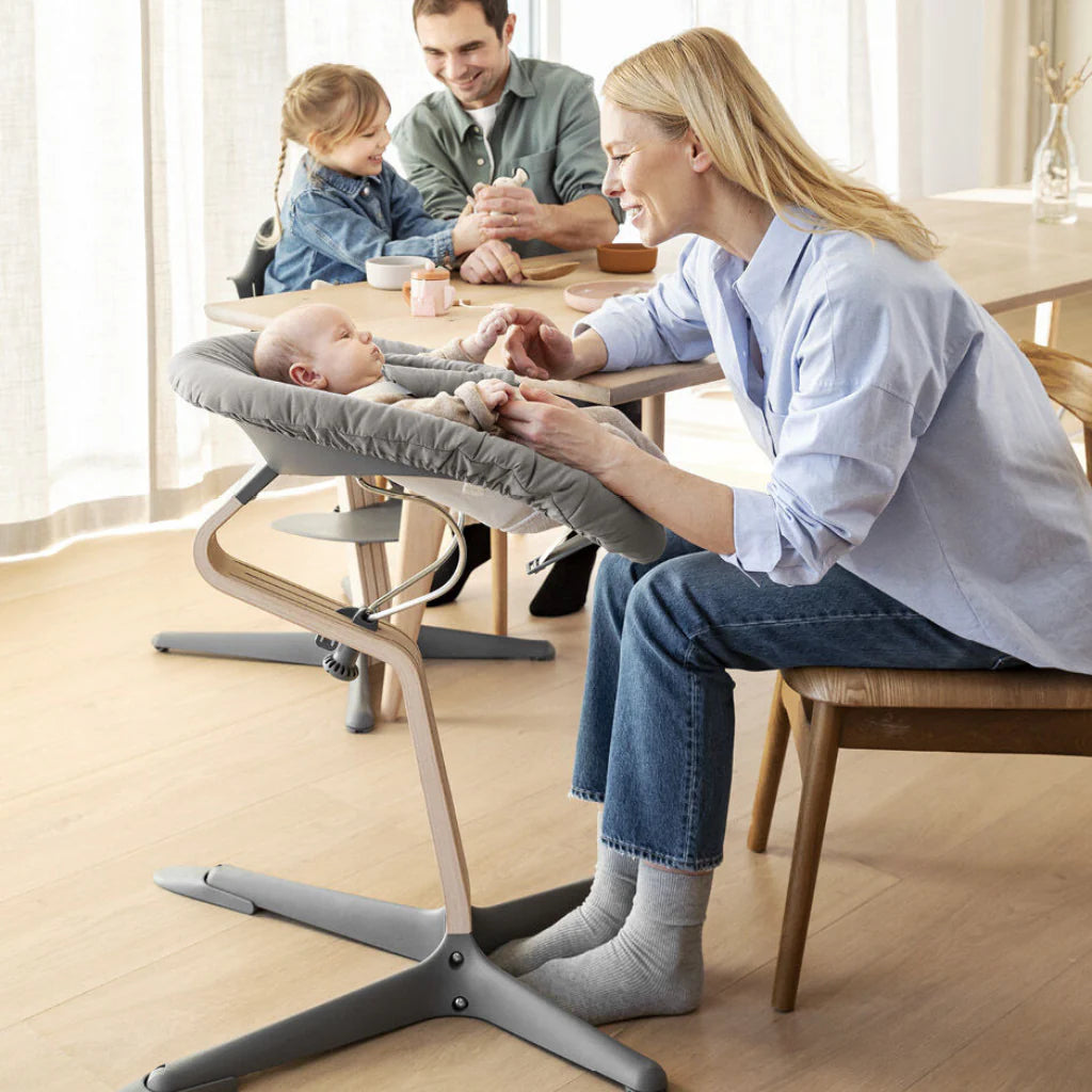 Nôi sơ sinh gắn ghế Stokke Nomi