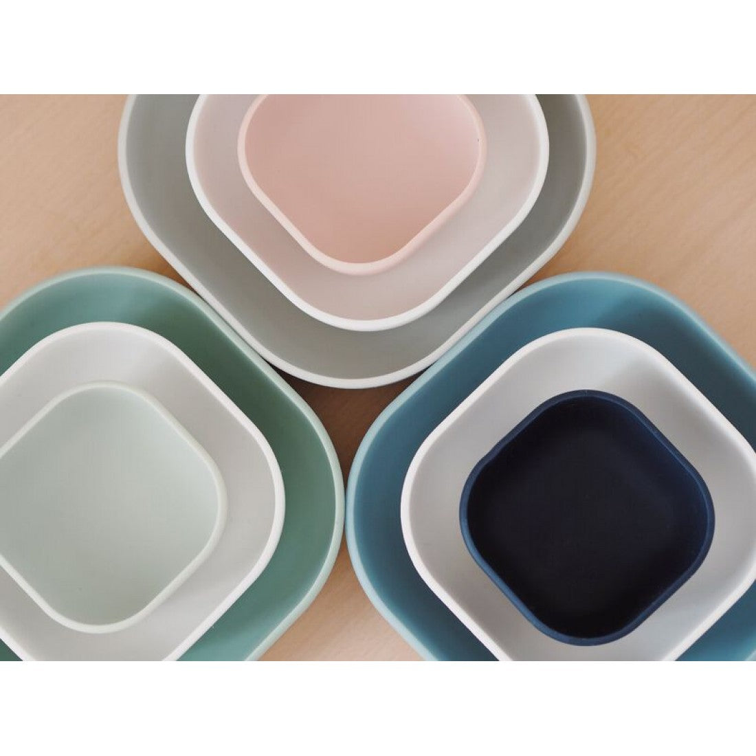 Béaba Set of 3 Silicone Bowls in Velvet Grey – Safe & Convenient for Baby