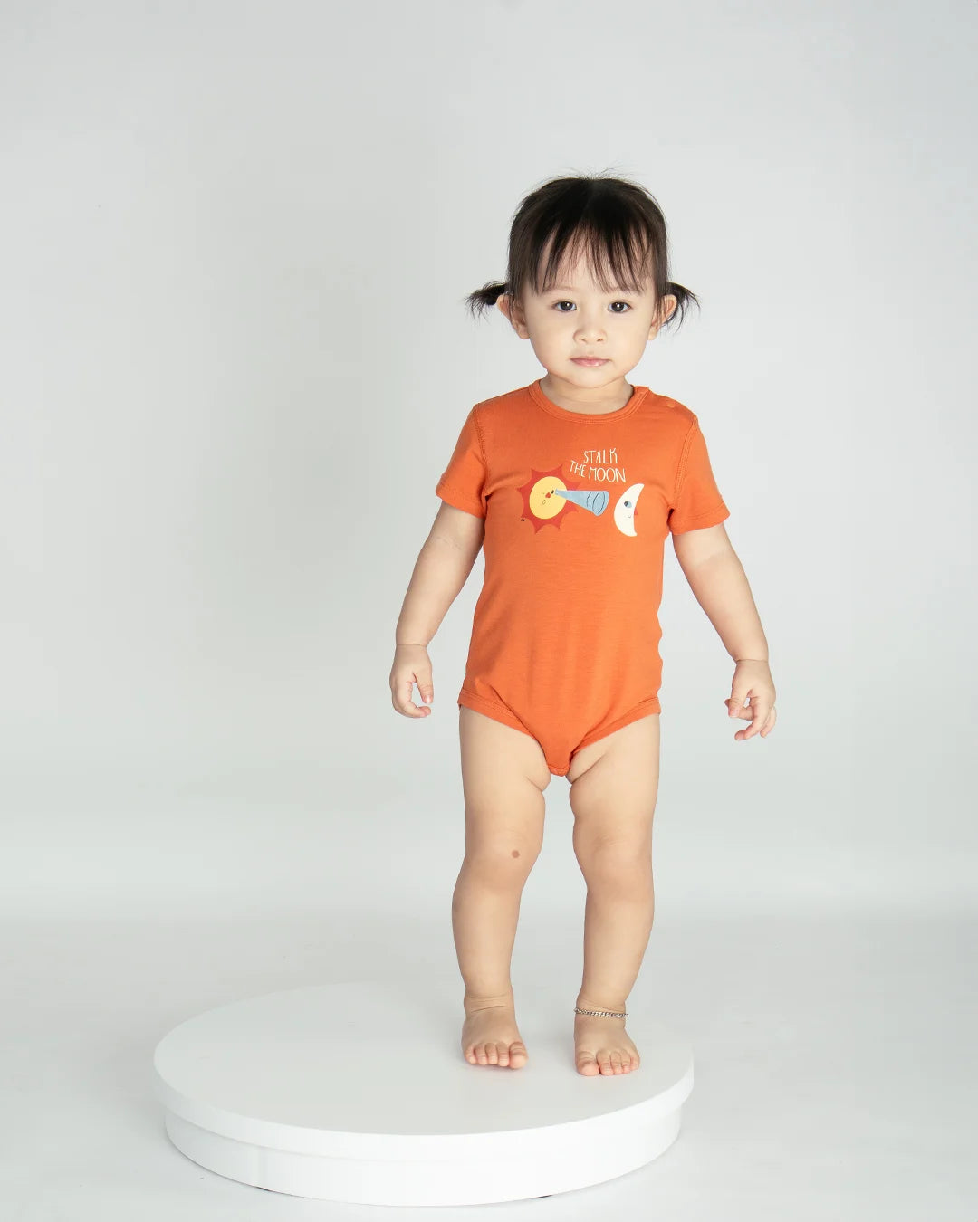 Áo Body Cộc Tay Stalk The Moon Cho Bé Màu Cam | NINUNAPZ