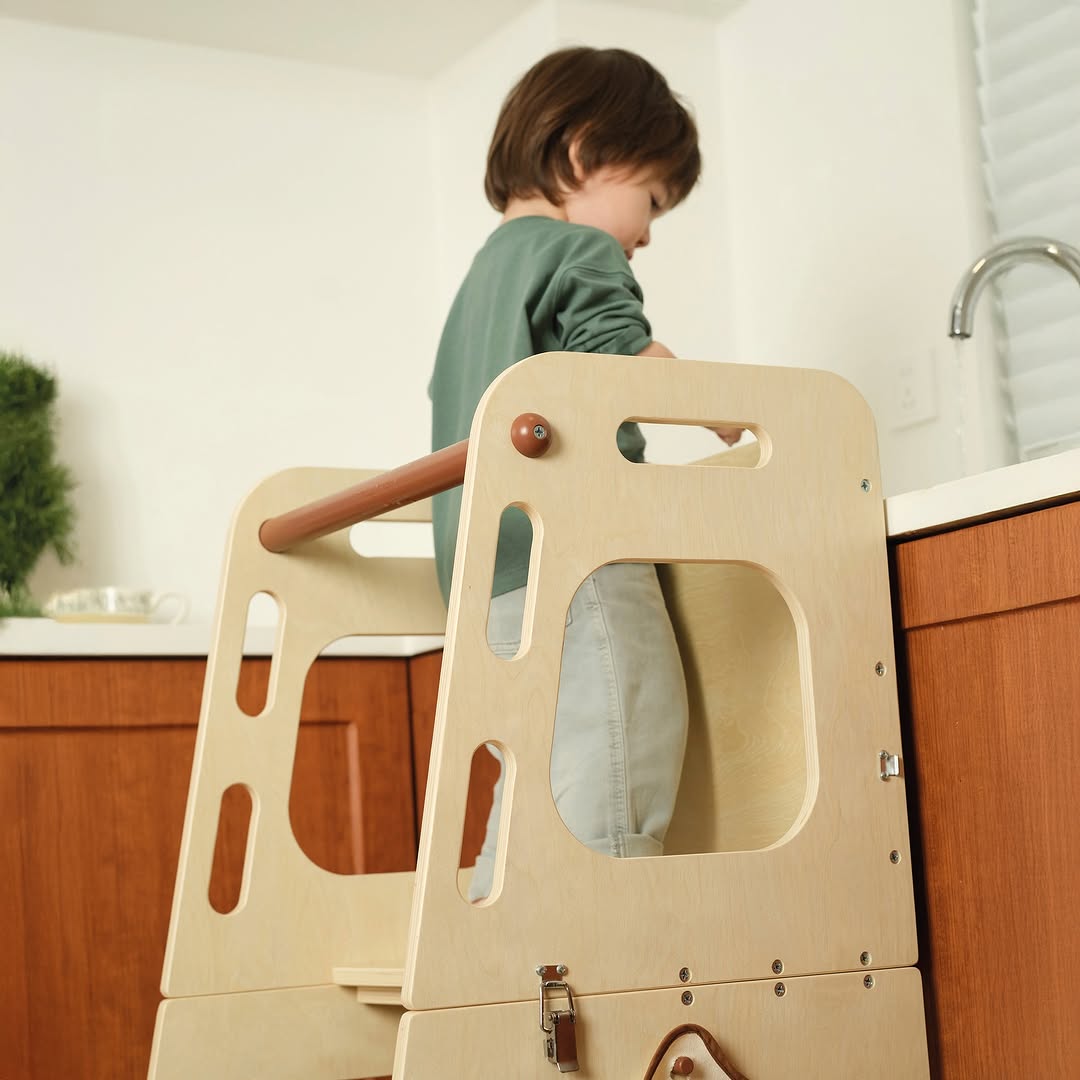 Đồ Chơi Tháp Đa Năng Biến Hình Thành Bàn Ghế Classic World - Convertible Helper Tower Table