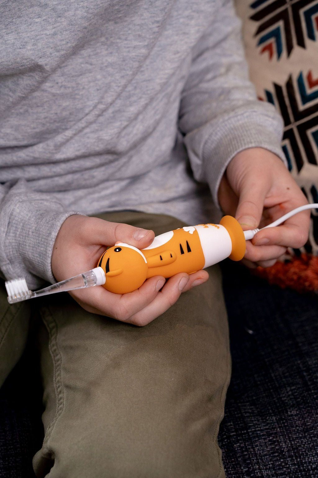 Brush-Baby Bàn Chải Điện Sóng Âm WildOnes Kèm Sạc 2 Chế Độ Làm Sạch Răng An Toàn Và Hiệu Quả Cho Bé (0–10 Tuổi)