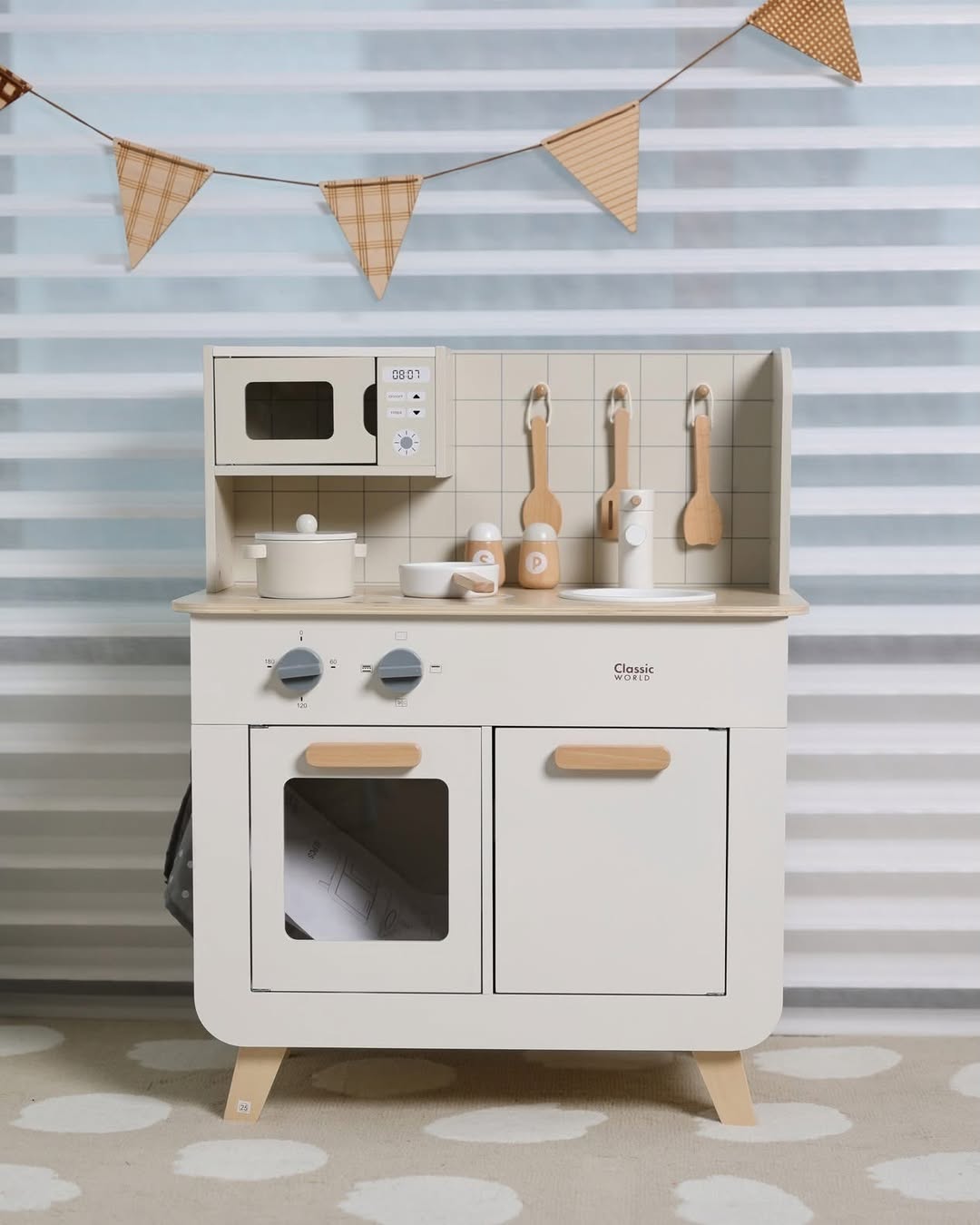 Bộ Đồ Chơi Nhà Bếp Bằng Gỗ Classic World Wooden Chef's Play Kitchen (11 Chi Tiết)