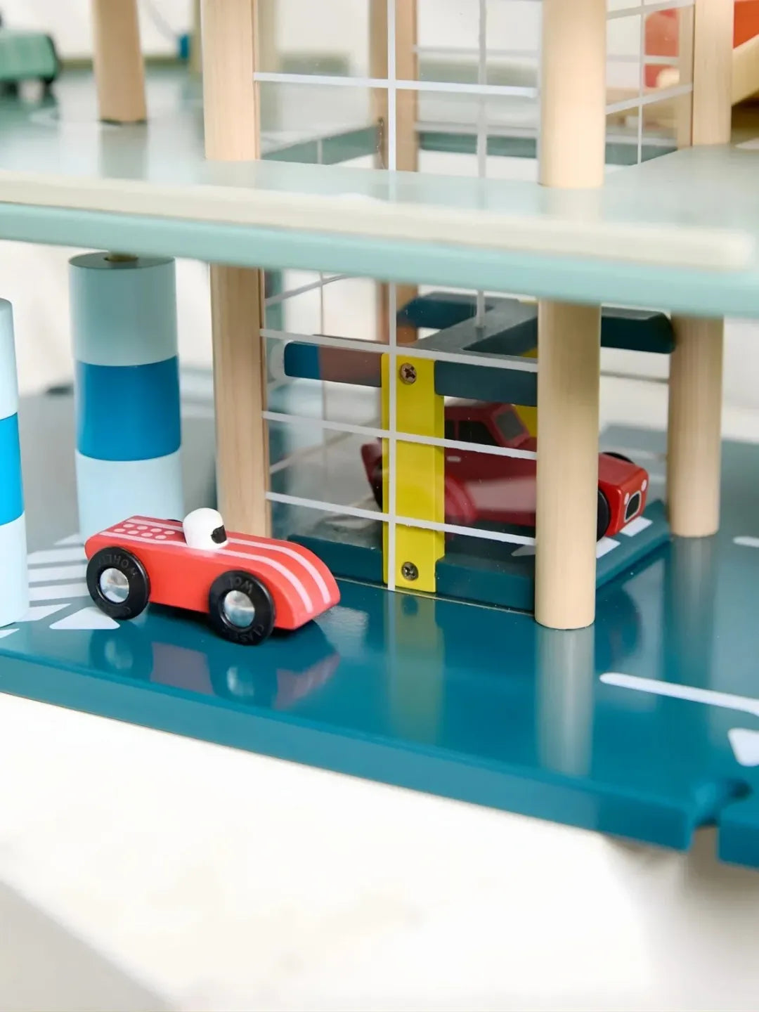 Bộ Đồ Chơi Nhà Để Xe Bằng Gỗ Classic World Green Garage Cho Bé