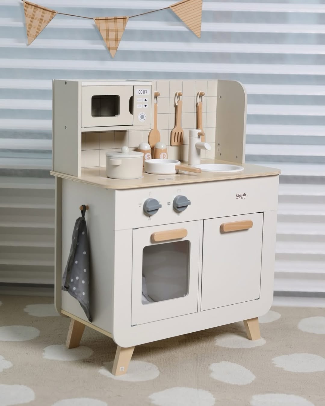 Bộ Đồ Chơi Nhà Bếp Bằng Gỗ Classic World Wooden Chef's Play Kitchen (11 Chi Tiết)