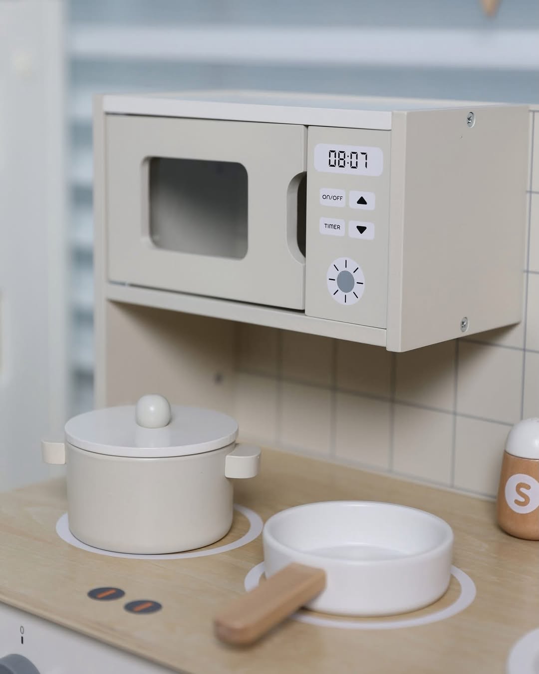 Bộ Đồ Chơi Nhà Bếp Bằng Gỗ Classic World Wooden Chef's Play Kitchen (11 Chi Tiết)